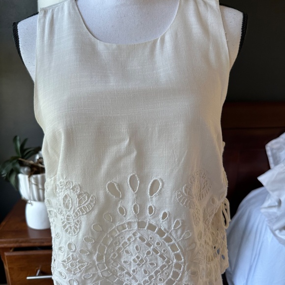 White side tie eyelet tank top size small - Picture 2 of 5